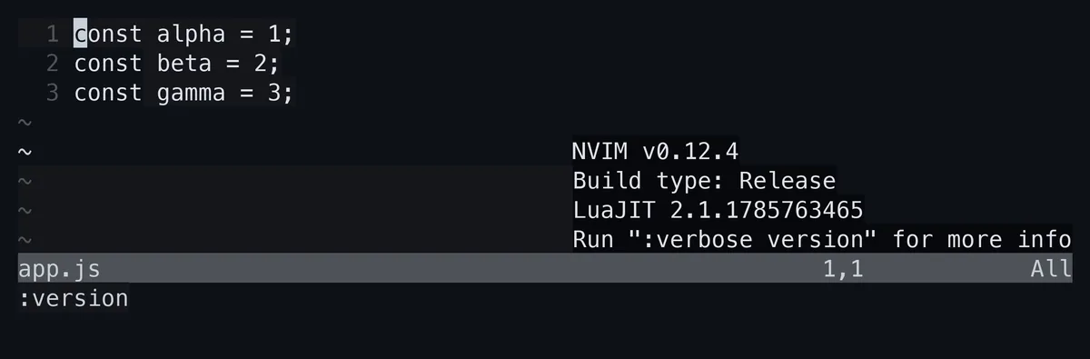 ui2を有効にしたNeovimでversionコマンドを実行した画面。出力が右下に浮いた窓に出ており、コマンドラインには打ったversionコマンドが残っている。入力待ちは出ていない